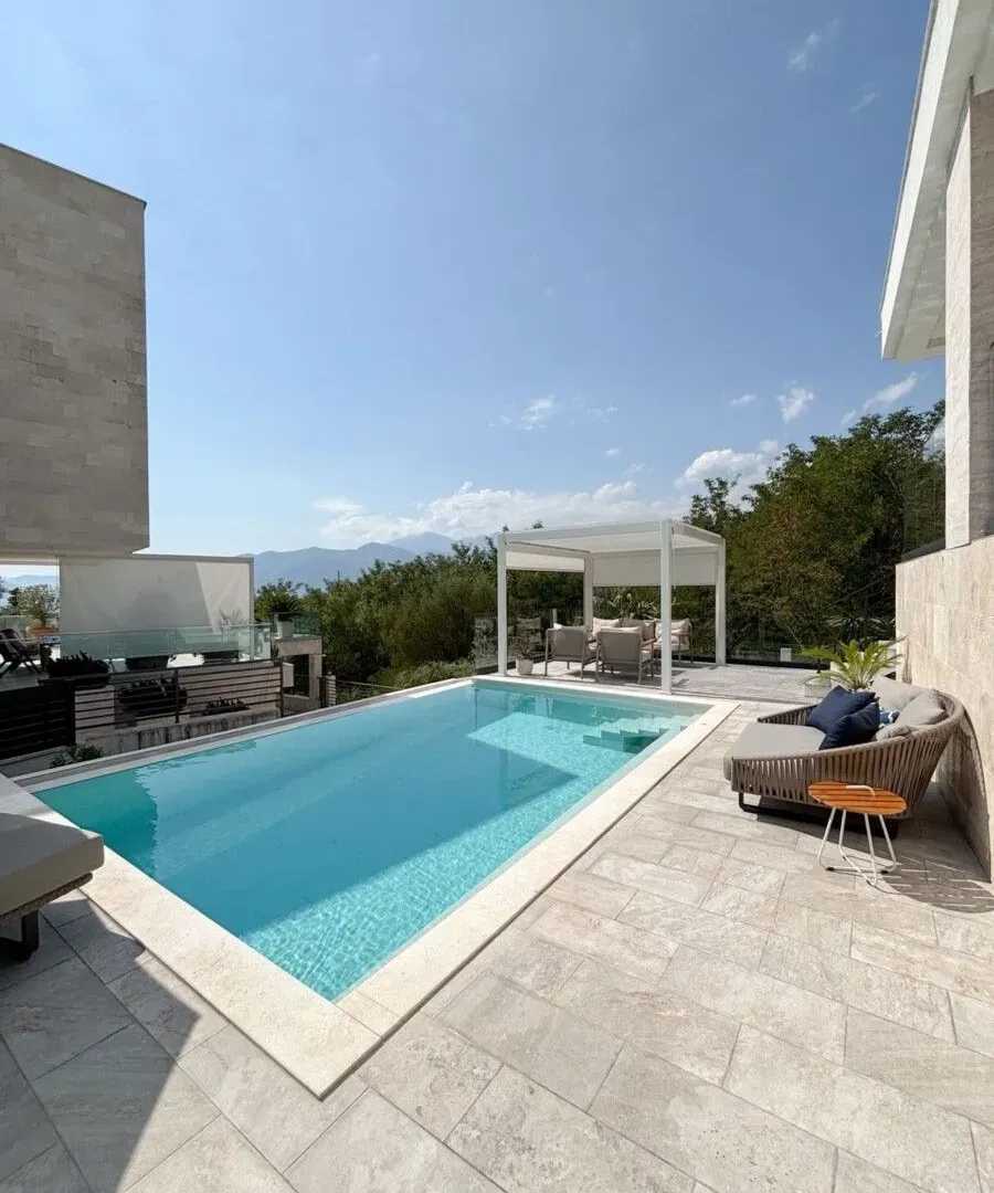 Rent, house, 330m², Centar, Tivat