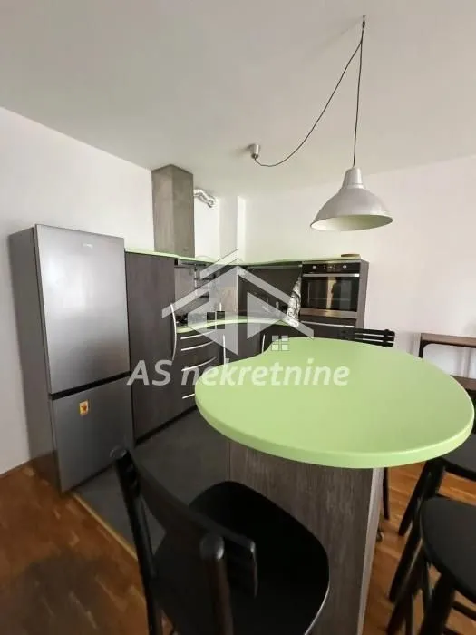 Izdavanje, dvosoban stan, 73m², Južni Bulevar, Vračar Sve Podlokacije
