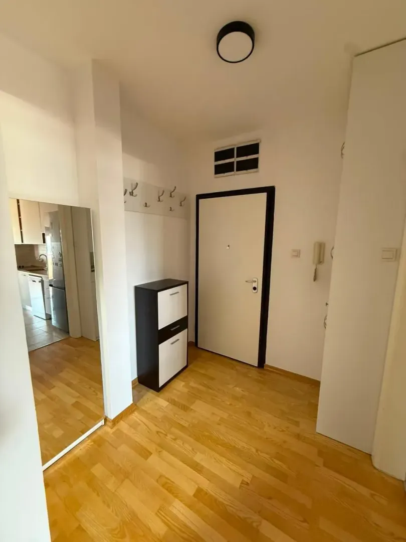 Izdavanje, dvosoban stan, 83m², Preko Morače, Podgorica