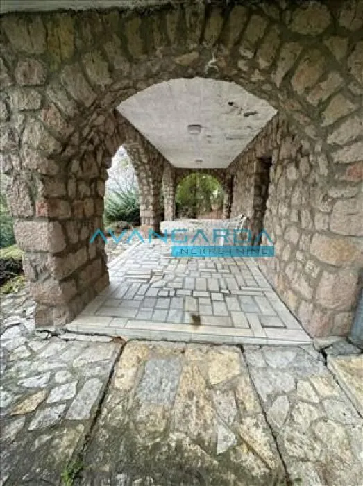 Izdavanje, stan, 250m², Sopot, Beograd