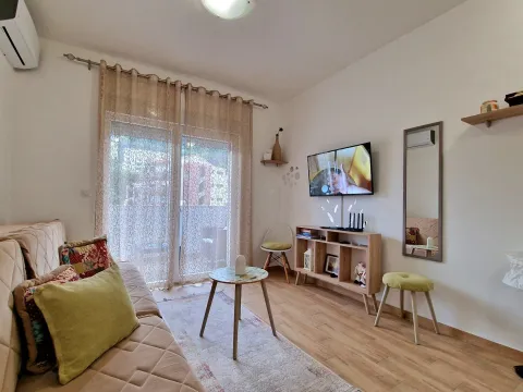 Izdavanje, garsonjera, 34m², Budva, Crna Gora - image 2