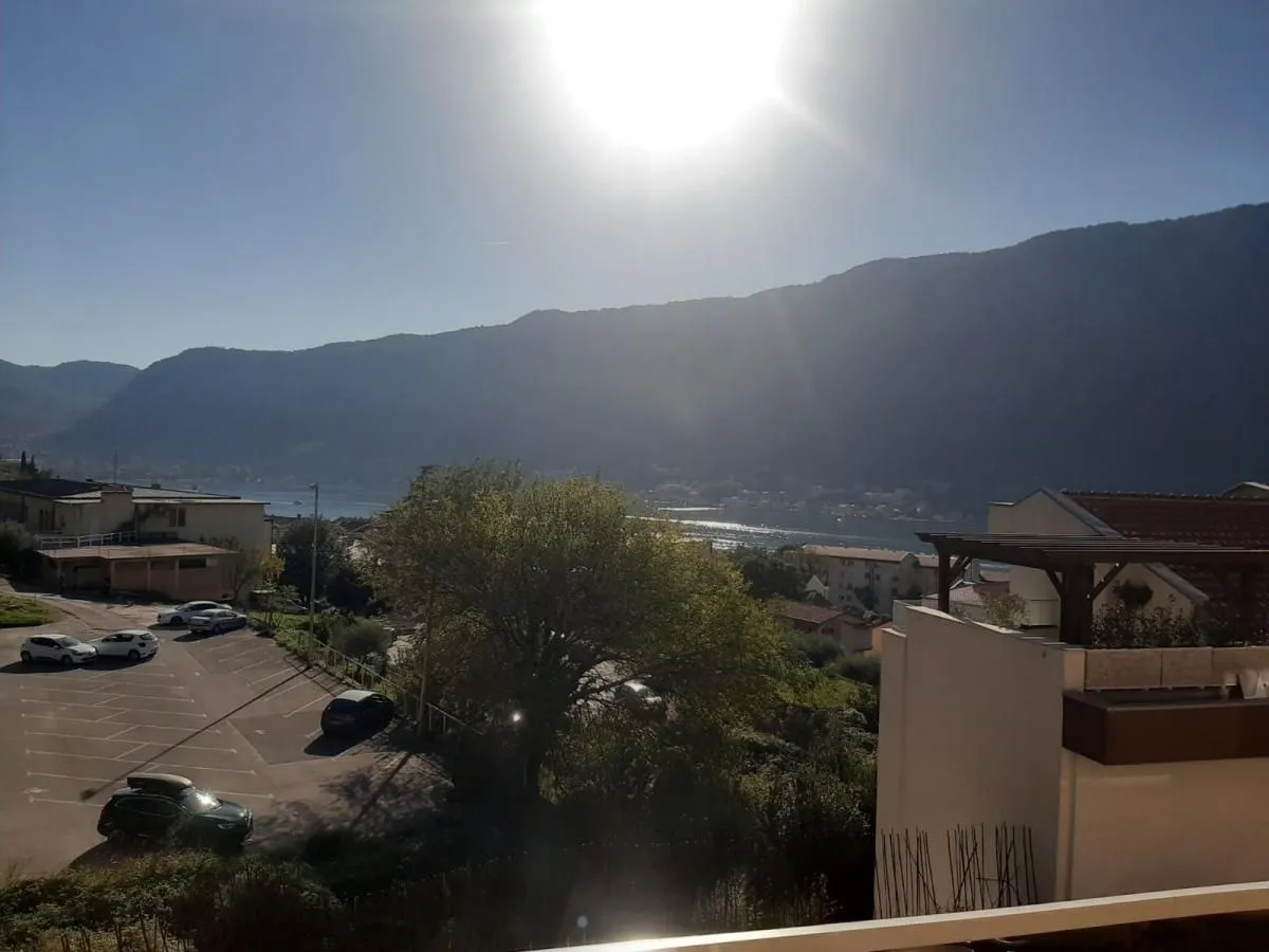 Rent, two bedroom apartment, 65m², Dobrota, Kotor