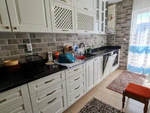 Izdavanje, trosoban stan, 103m², Centar, Bar - image 5