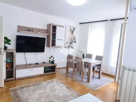 Stan in Zvezdara Sve Podlokacije
