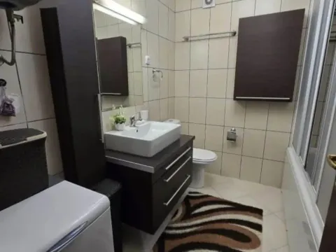 Izdavanje, dvosoban stan, 70m², City Kvart, Podgorica - image 8