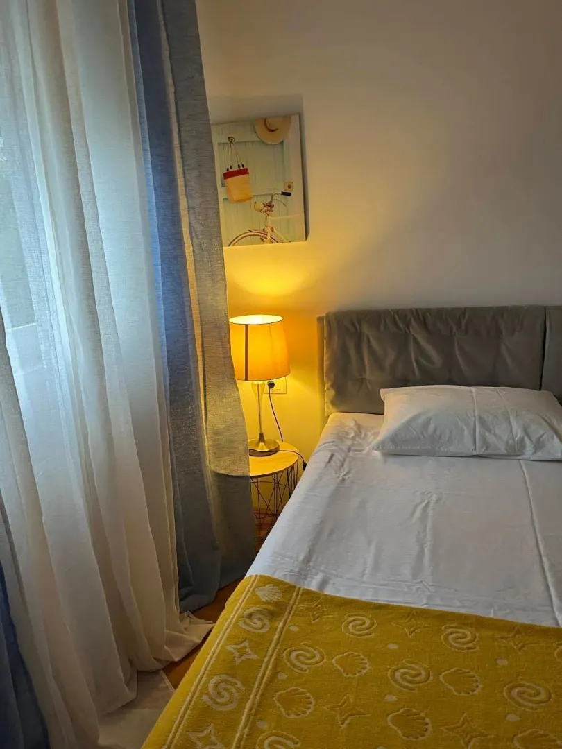Izdavanje, dvosoban stan, 54m², Golubovina, Budva