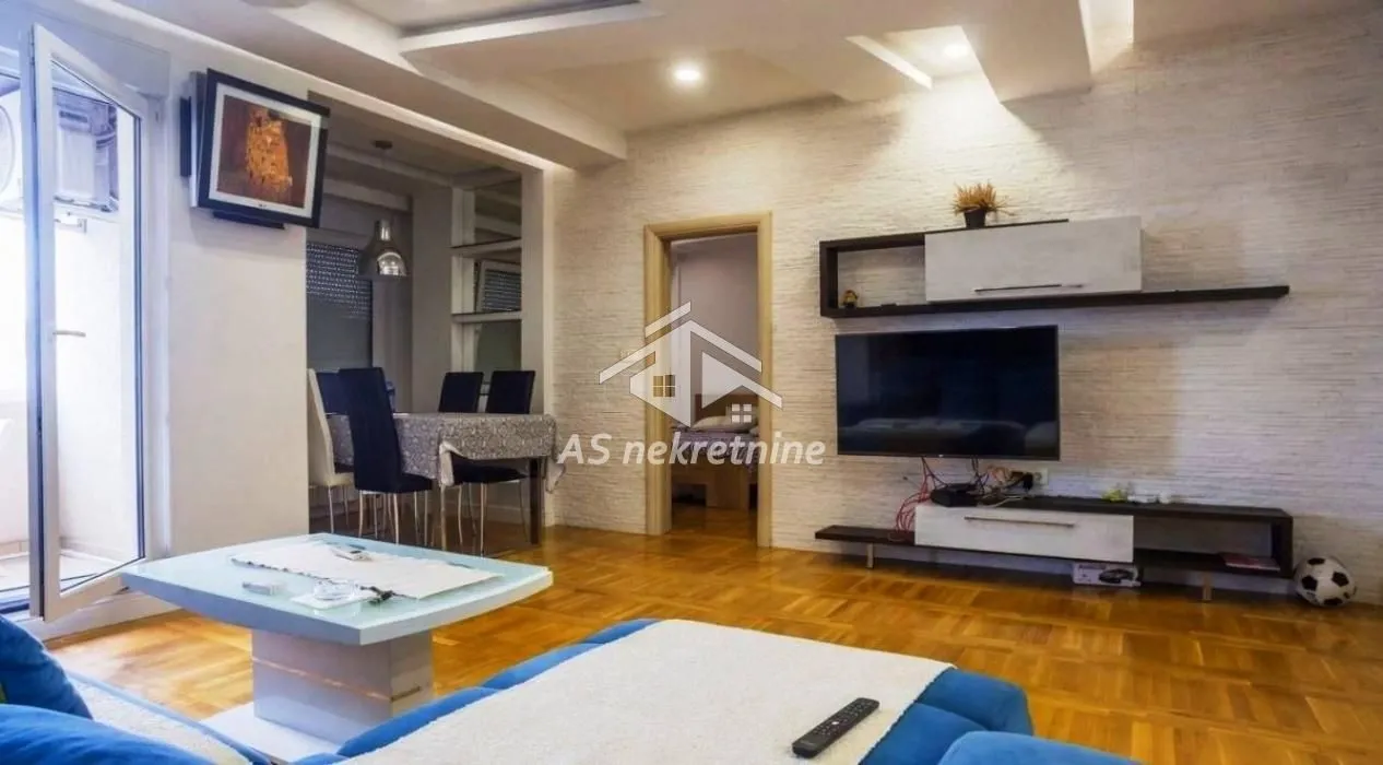 Izdavanje, trosoban stan, 82m², Filmski Grad, Beograd