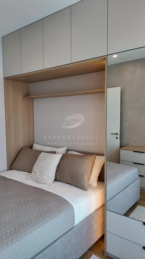 Izdavanje, trosoban stan, 73m², Savski Venac, Beograd