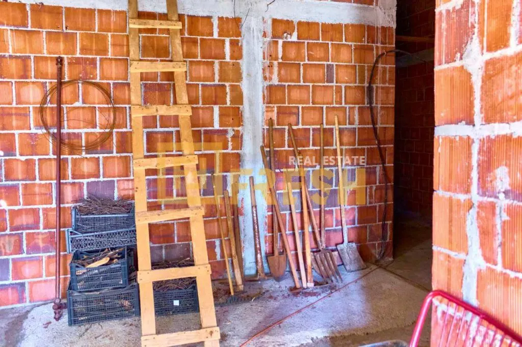 Sale, house, 190m², Kakaricka Gora, Podgorica