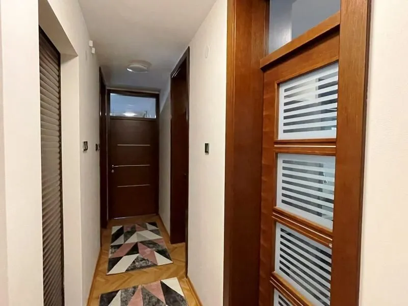 Izdavanje, trosoban stan, 85m², Medicinski fakultet, Niš