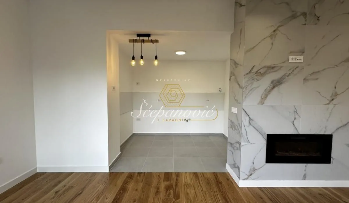 Prodaja, četvorosoban stan, 110m², Centar, Novi Sad