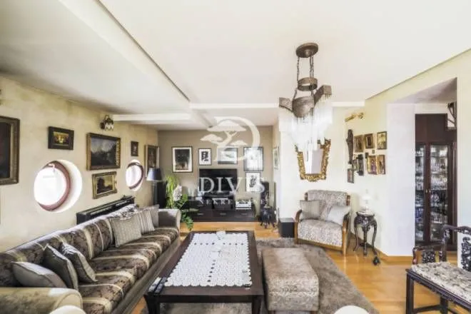 Sale, apartment, 250m², Cvetni Trg, Vračar Sve Podlokacije