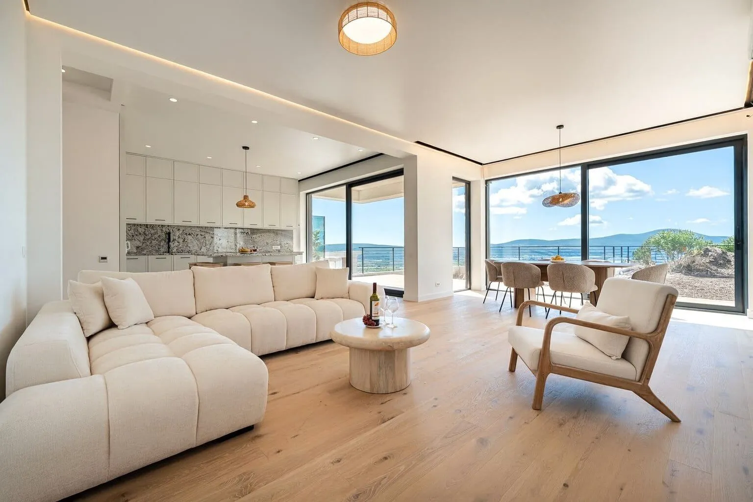 Izdavanje, kuća, 200m², Kavač, Kotor