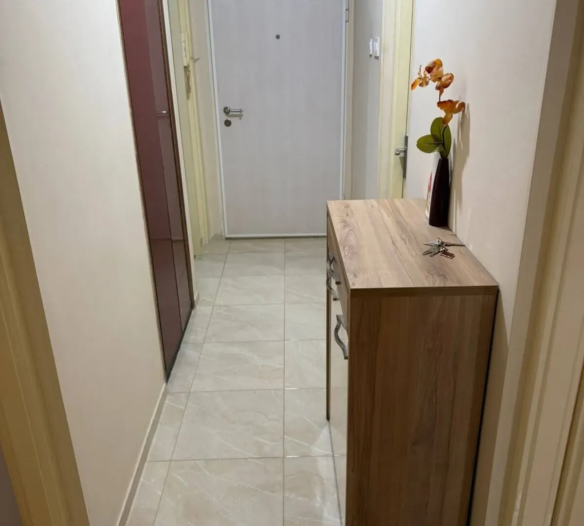 Izdavanje, dvosoban stan, 56m², Gintaš, Podgorica