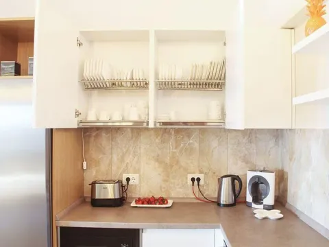 Izdavanje, trosoban stan, 198m², Budva, Crna Gora - image 23