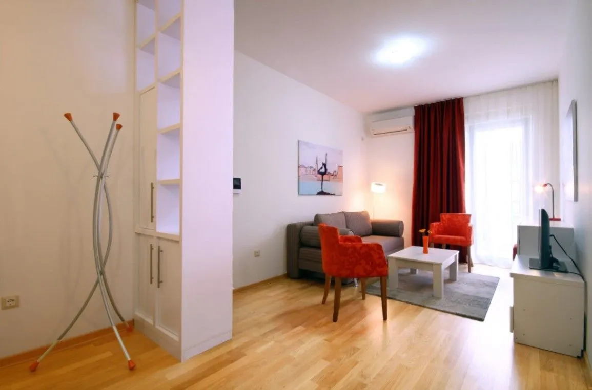 Izdavanje, jednosoban stan, 40m², Stari Grad, Budva