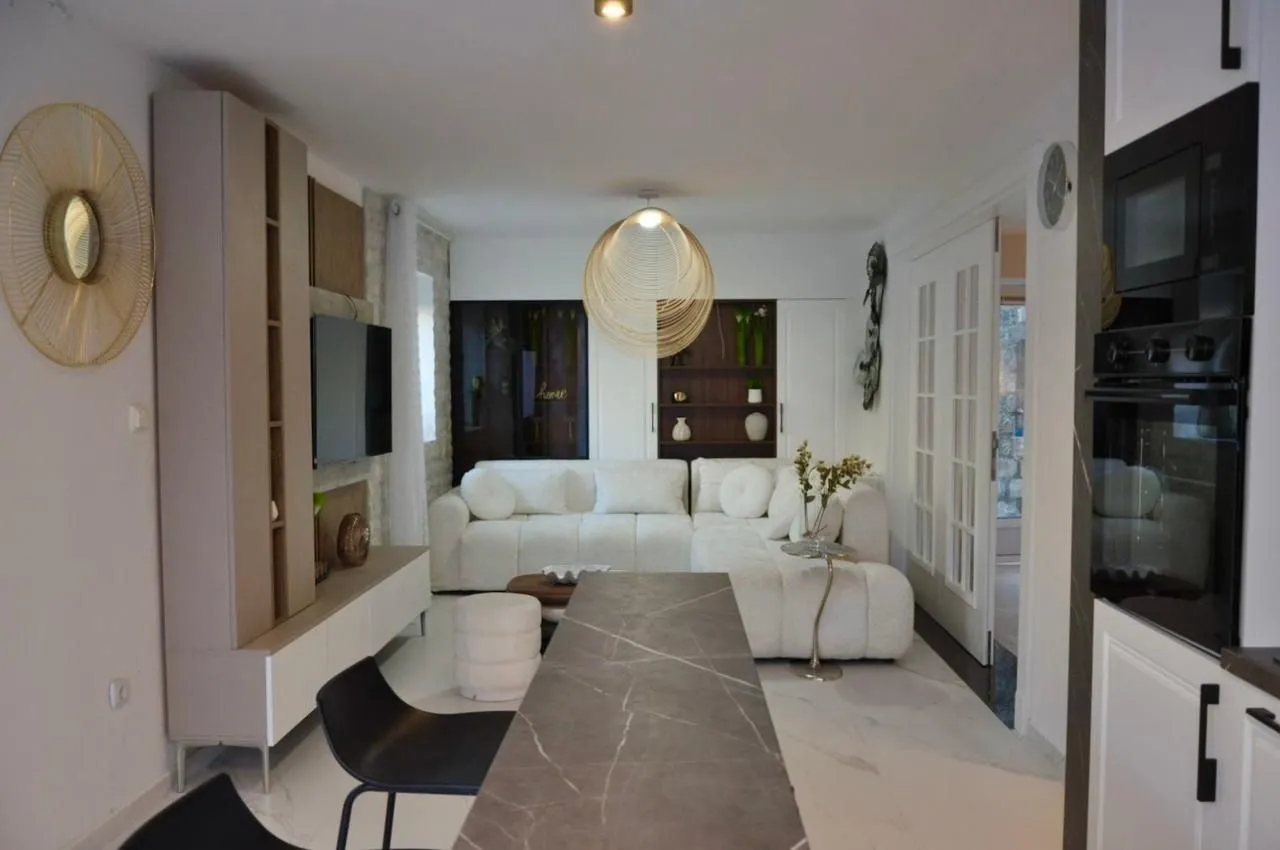 Sale, house, 310m², Kotor, Crna Gora