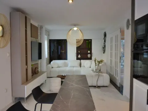 Sale, house, 310m², Kotor, Crna Gora - image 15