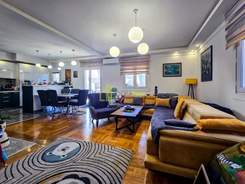 Sale, house, 216m², Blok 6, Podgorica - image 11