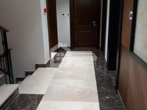 Izdavanje, dvosoban stan, 71m², Čubura, Beograd - image 16