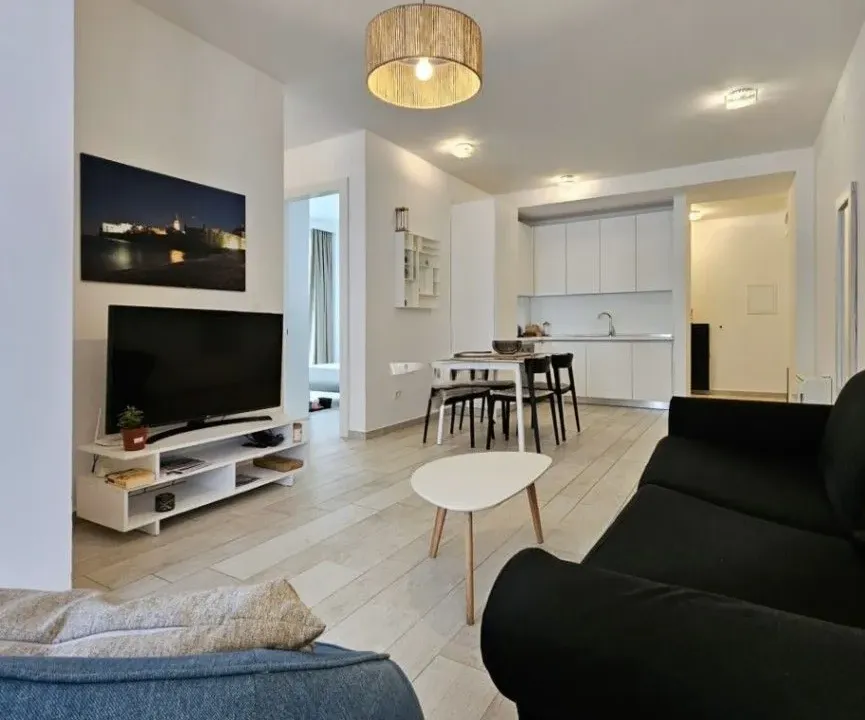 Izdavanje, dvosoban stan, 72m², Budva, Crna Gora