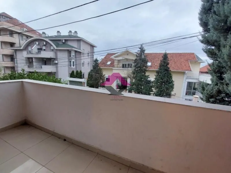Izdavanje, kuća, 142m², Banovo Brdo, Beograd