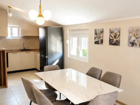 Rent, two bedroom apartment, 80m², Murtovina, Podgorica - image 2