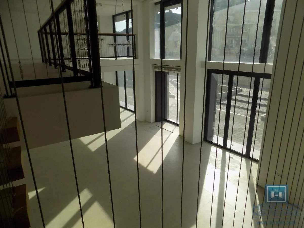 Izdavanje, poslovni prostor, 256m², Paraćin, Srbija