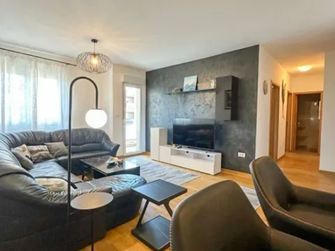 Izdavanje, dvosoban stan, 64m², City Kvart, Podgorica - image 1