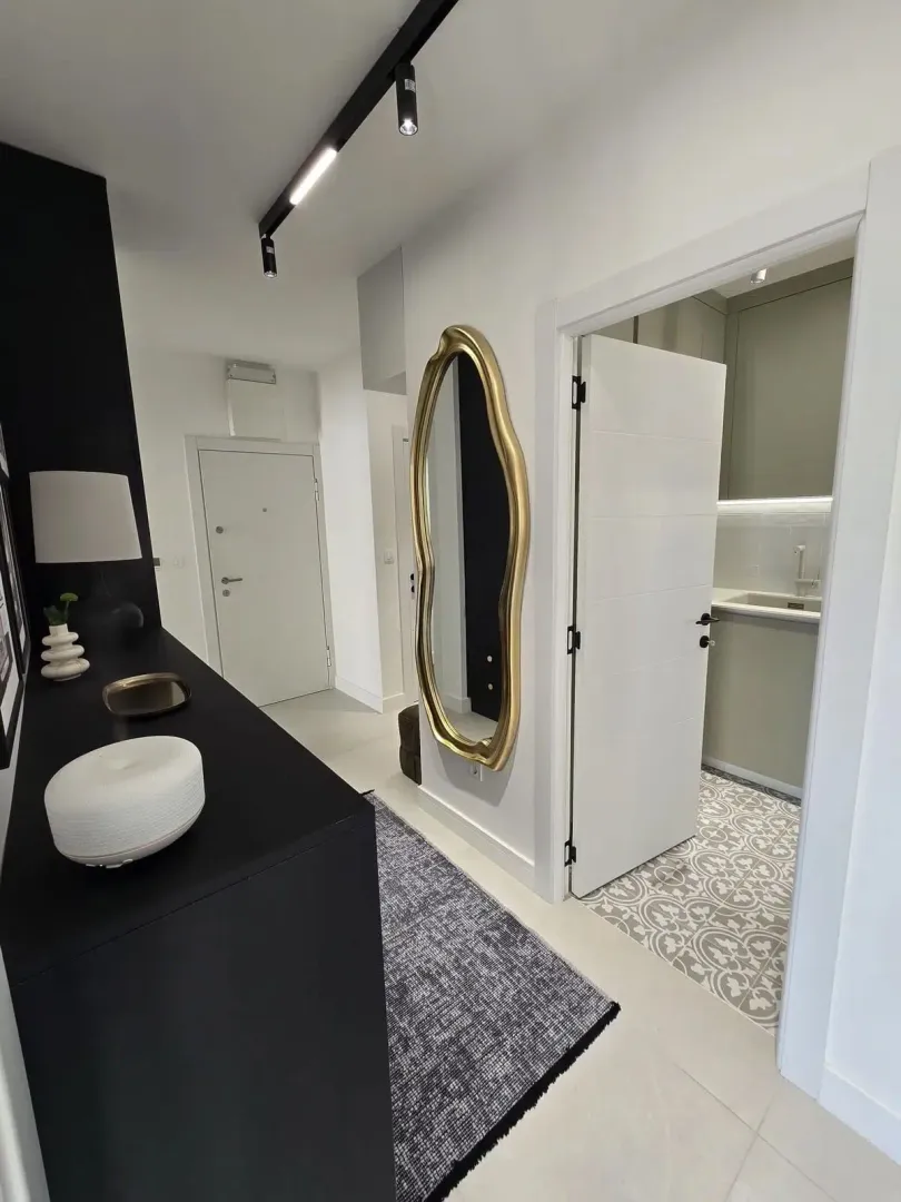Prodaja, dvosoban stan, 72m², Centar, Tivat