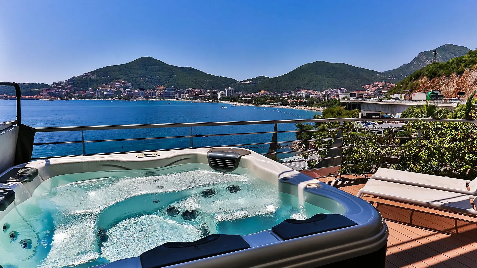Rent, two bedroom apartment, 138m², Dukley Gardens, Budva