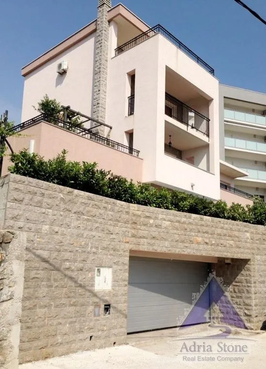 Sale, house, 495m², Bečići, Budva