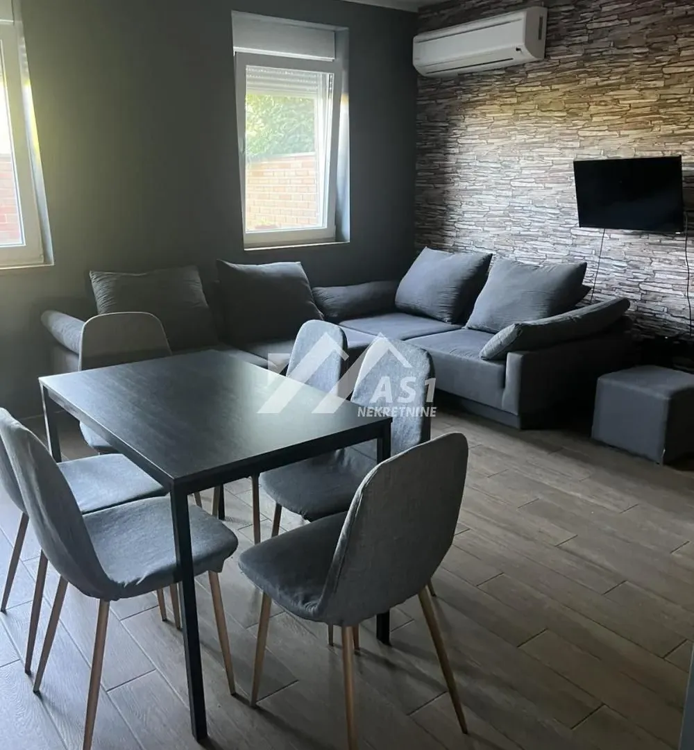 Prodaja, četvorosoban stan, 73m², Karagača, Petrovaradin