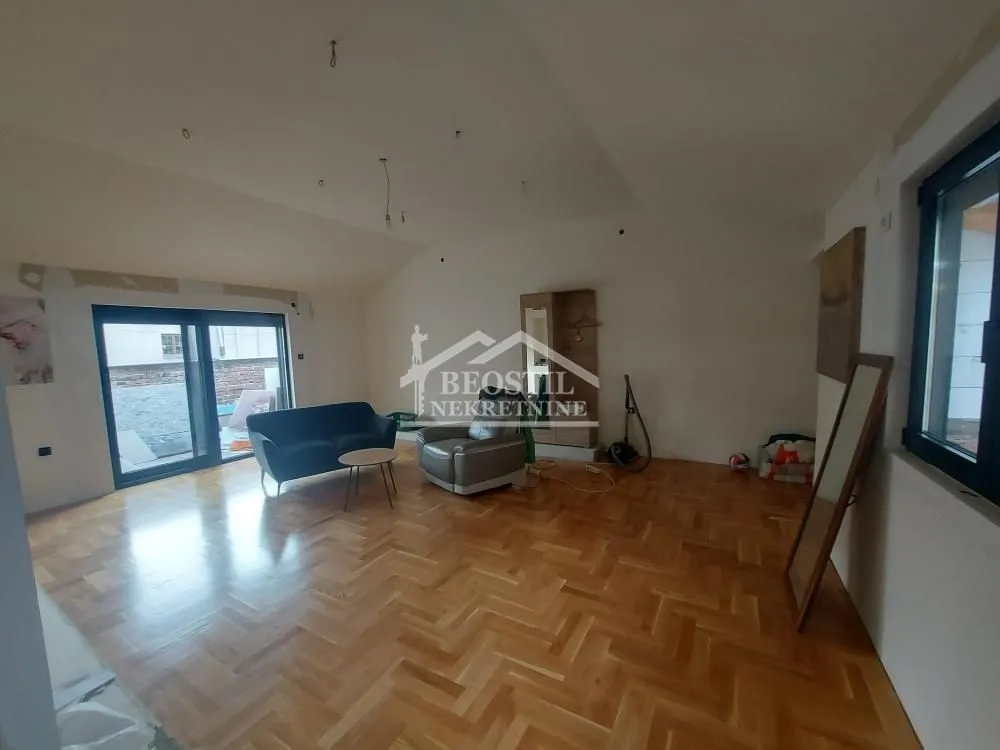 Prodaja, četvorosoban stan, 130m², Centar, Smederevo
