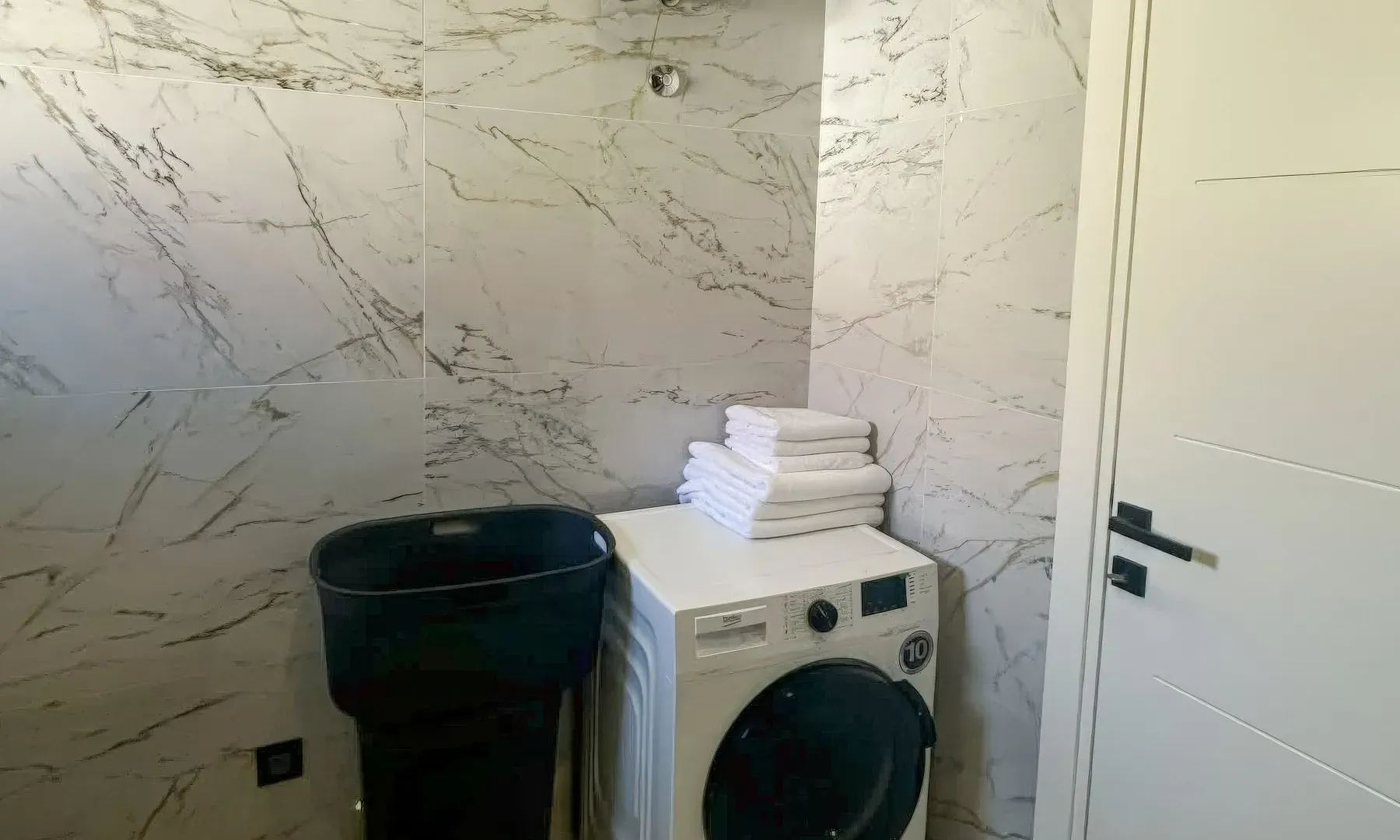 Izdavanje, dvosoban stan, 102m², Seljanovo, Tivat