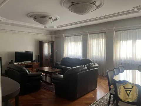 Izdavanje, trosoban stan, 110m², Slavija, Vračar Sve Podlokacije - image 2