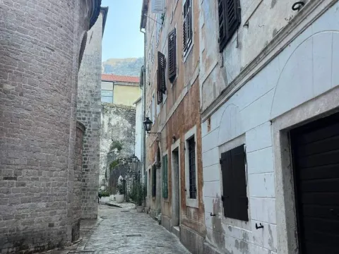 Prodaja, trosoban stan, 72m², Kotor, Crna Gora - image 10