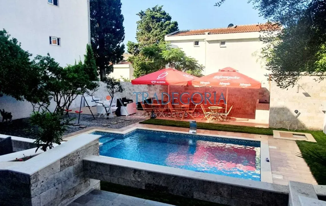 Prodaja, ugostiteljski objekat, 375m², Sutomore, Bar