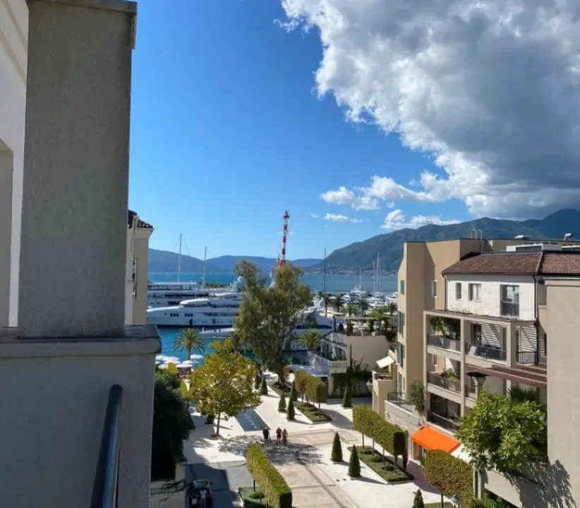 Prodaja, jednosoban stan, 76m², Tivat, Crna Gora