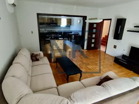 Izdavanje, trosoban stan, 130m², Tološi, Podgorica - image 2