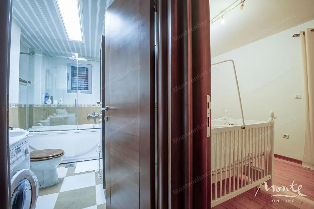 Sale, two bedroom apartment, 80m², Maine, Budva