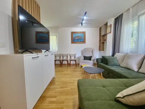 Rent, two bedroom apartment, 70m², Budva, Crna Gora - image 2