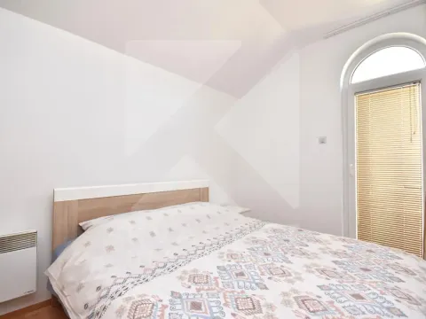 Rent, four bedroom apartment, 160m², Tološi, Podgorica - image 11