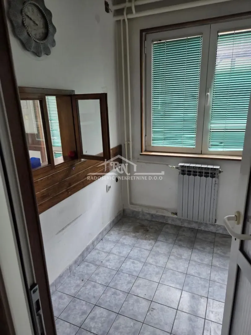 Izdavanje, poslovni prostor, 555m², Šimanovci, Pećinci