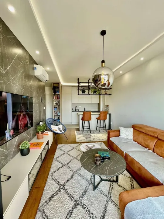 Izdavanje, dvosoban stan, 56m², Tološka šuma, Podgorica