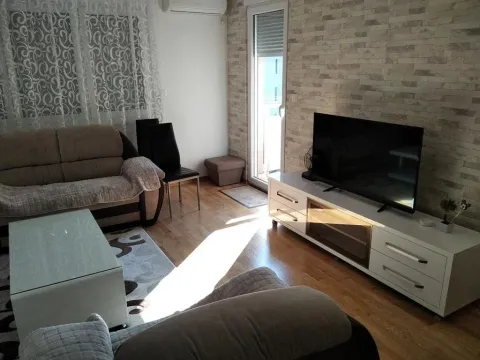 Rent, two bedroom apartment, 70m², Dalmatinska ulica, Podgorica - image 16