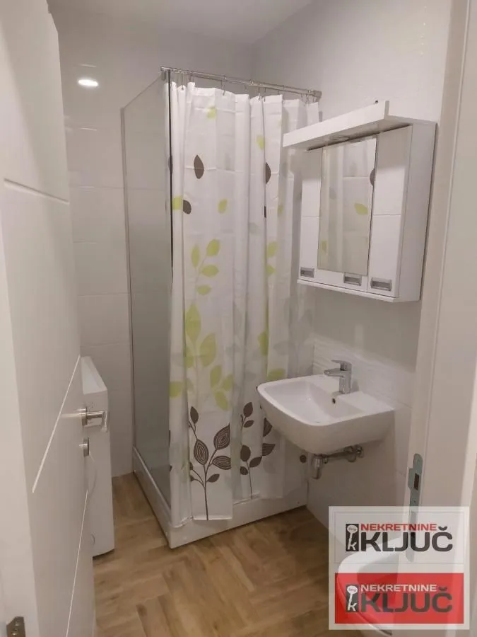 Izdavanje, garsonjera, 27m², Salajka, Novi Sad Sve Podlokacije