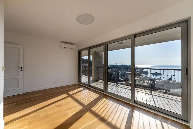 Prodaja, trosoban stan, 160m², Pržno, Budva