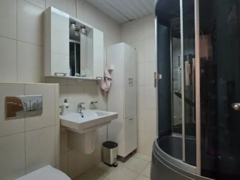 Izdavanje, trosoban stan, 82m², Nova Dalmatinska, Podgorica - image 6