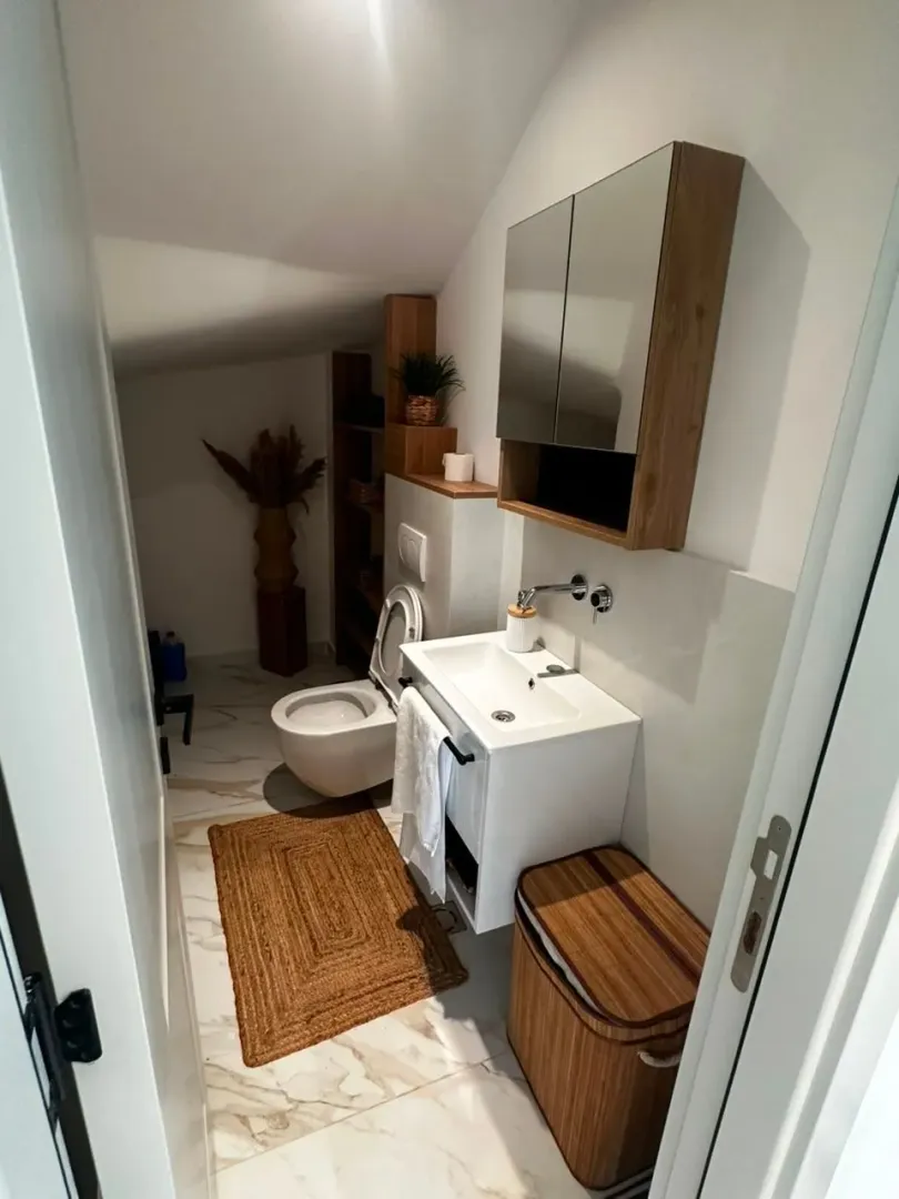 Izdavanje, kuća, 165m², Lastva Grbaljska, Kotor